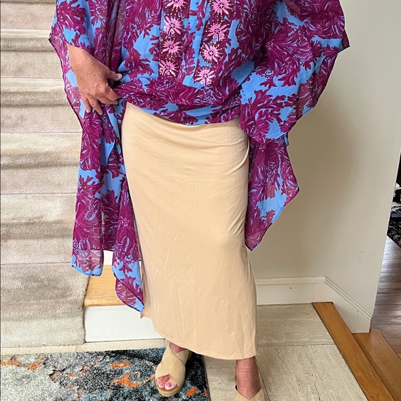 Lilly Pulitzer embroidered kaftan Burgundy/ blue size L/XL , full nude slip nwt - Picture 5 of 11